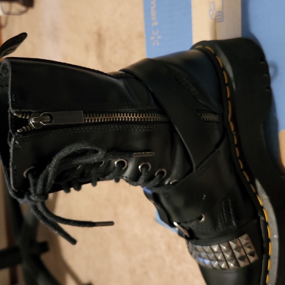 Dr. Martin's leather platform boots. Has hardware attached. Blk sz 5.5 - Picture 4 of 14